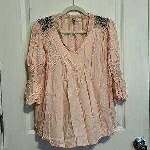 Detailed quarter sleeve shirt with lace details